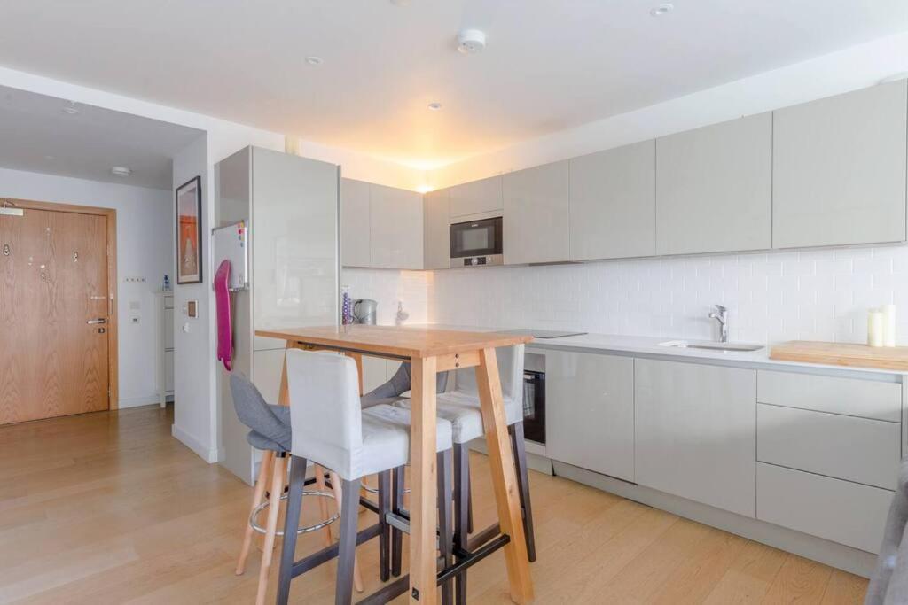 לונדון Superb 1 Bedroom Apartment 3Mins From Tube Station מראה חיצוני תמונה